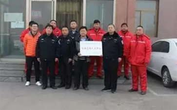 交警大隊(duì)深入?；\(yùn)輸公司進(jìn)行春運(yùn)安全檢查